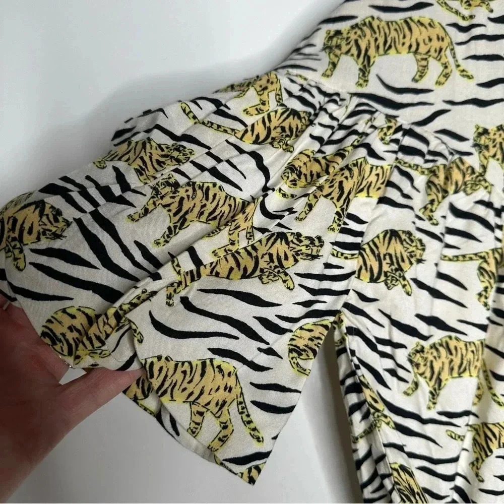 TOPSHOP Nordstrom NWT Tiger Animal Print Puff Sleeve Crop Tie Front Blouse - Picture 5 of 9